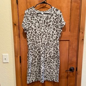 Old Navy leopard t-shirt dress